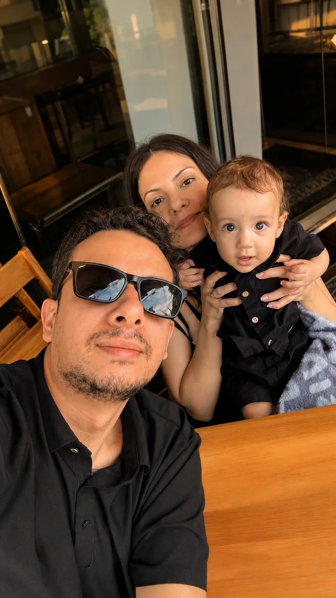 Anderson com a esposa Vanessa e o filho Romeu (6 meses)